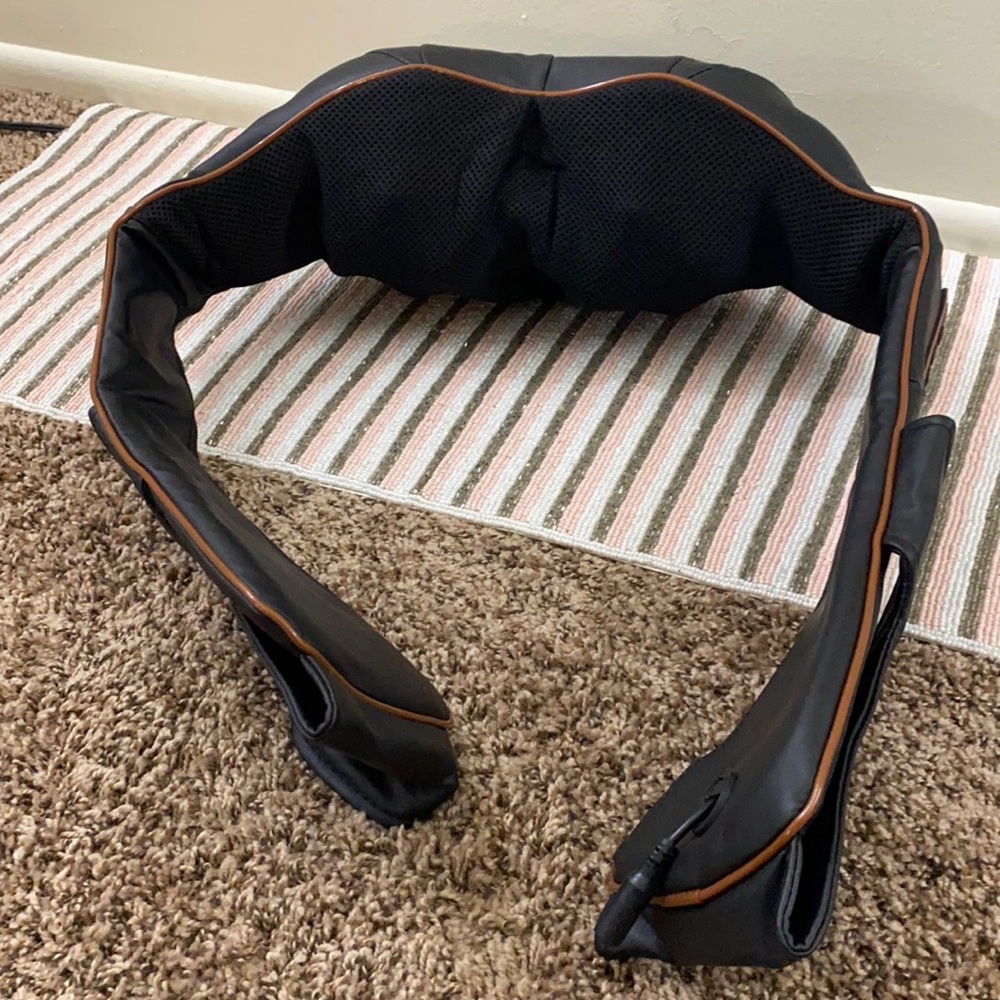 Trudy na neck and shoulder messager with heat